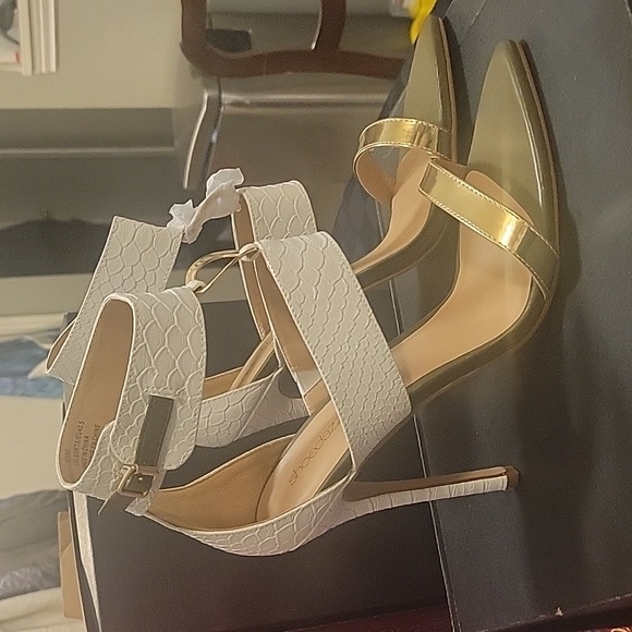 Super Cute Heels - Picture 2 of 4